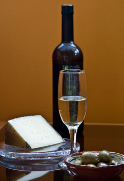 fino con queso manchego y aceitunas